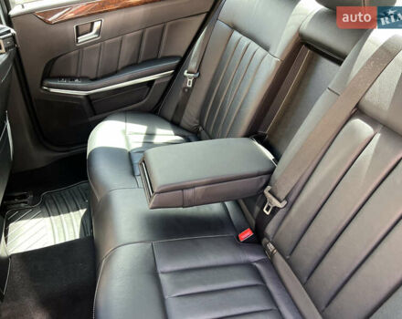 Черный Мерседес Е-Класс, объемом двигателя 2.2 л и пробегом 220 тыс. км за 17000 $, фото 7 на Automoto.ua