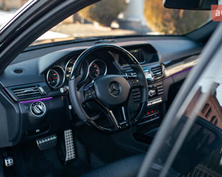 Черный Мерседес Е-Класс, объемом двигателя 2.1 л и пробегом 90 тыс. км за 16000 $, фото 22 на Automoto.ua