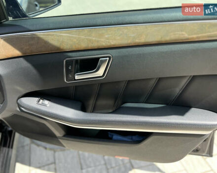 Черный Мерседес Е-Класс, объемом двигателя 2.2 л и пробегом 220 тыс. км за 17000 $, фото 18 на Automoto.ua