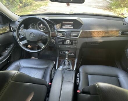 Черный Мерседес Е-Класс, объемом двигателя 1.8 л и пробегом 293 тыс. км за 9999 $, фото 5 на Automoto.ua