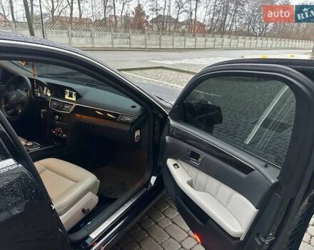 Черный Мерседес Е-Класс, объемом двигателя 2.2 л и пробегом 278 тыс. км за 12999 $, фото 4 на Automoto.ua