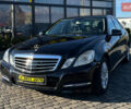 Черный Мерседес Е-Класс, объемом двигателя 2.14 л и пробегом 254 тыс. км за 18200 $, фото 2 на Automoto.ua