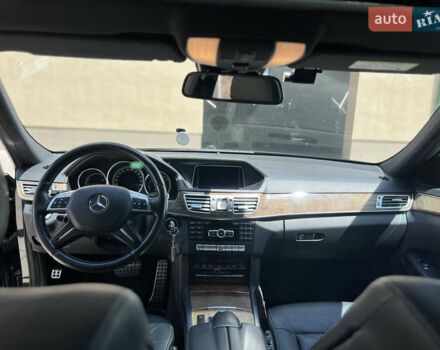 Черный Мерседес Е-Класс, объемом двигателя 2.2 л и пробегом 220 тыс. км за 17000 $, фото 5 на Automoto.ua