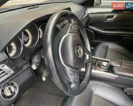 Черный Мерседес Е-Класс, объемом двигателя 2.14 л и пробегом 360 тыс. км за 15000 $, фото 6 на Automoto.ua