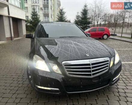 Черный Мерседес Е-Класс, объемом двигателя 2.2 л и пробегом 278 тыс. км за 12999 $, фото 10 на Automoto.ua