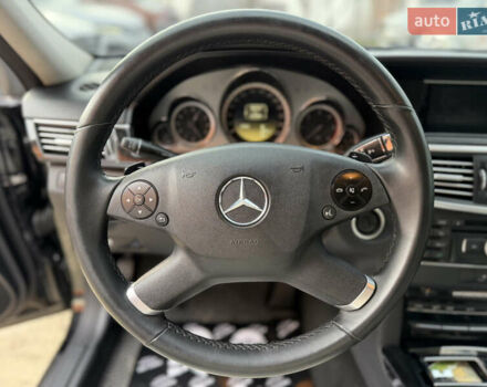 Чорний Мерседес Е-Клас, об'ємом двигуна 2.2 л та пробігом 277 тис. км за 12999 $, фото 9 на Automoto.ua