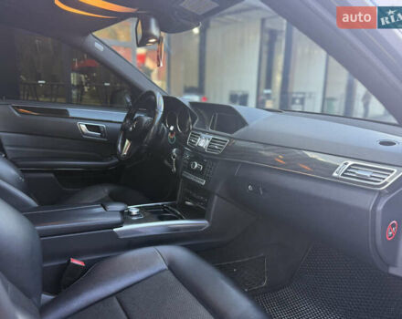 Черный Мерседес Е-Класс, объемом двигателя 2.1 л и пробегом 310 тыс. км за 17500 $, фото 23 на Automoto.ua