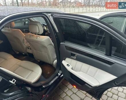 Черный Мерседес Е-Класс, объемом двигателя 2.2 л и пробегом 278 тыс. км за 12999 $, фото 3 на Automoto.ua