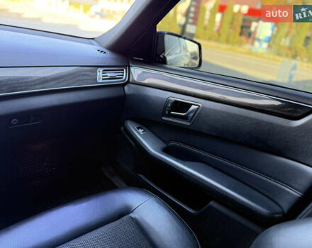 Черный Мерседес Е-Класс, объемом двигателя 2.1 л и пробегом 310 тыс. км за 17500 $, фото 18 на Automoto.ua