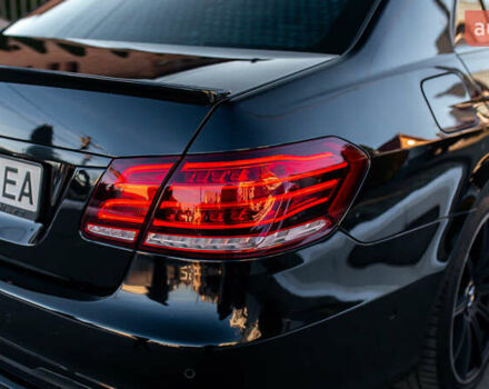 Черный Мерседес Е-Класс, объемом двигателя 2.1 л и пробегом 90 тыс. км за 16000 $, фото 6 на Automoto.ua