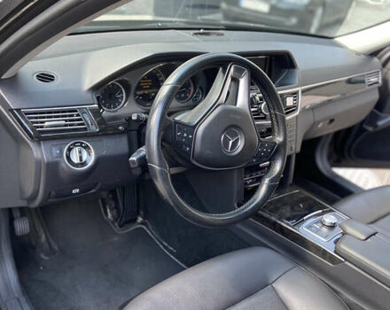 Черный Мерседес Е-Класс, объемом двигателя 2.2 л и пробегом 235 тыс. км за 16400 $, фото 9 на Automoto.ua