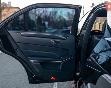 Черный Мерседес Е-Класс, объемом двигателя 2.1 л и пробегом 90 тыс. км за 16000 $, фото 13 на Automoto.ua