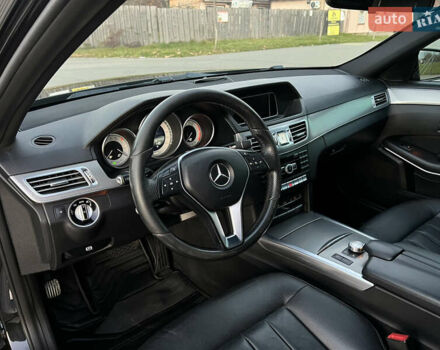 Черный Мерседес Е-Класс, объемом двигателя 2.2 л и пробегом 257 тыс. км за 19500 $, фото 19 на Automoto.ua