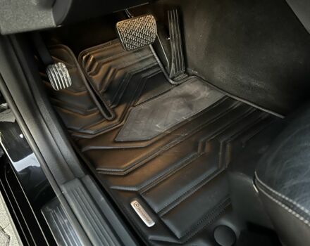 Черный Мерседес Е-Класс, объемом двигателя 2.1 л и пробегом 257 тыс. км за 19500 $, фото 11 на Automoto.ua