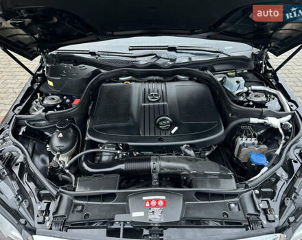 Черный Мерседес Е-Класс, объемом двигателя 2.2 л и пробегом 250 тыс. км за 11999 $, фото 1 на Automoto.ua