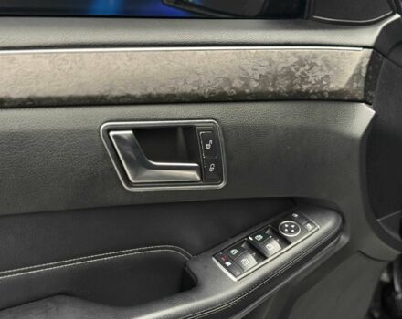 Чорний Мерседес Е-Клас, об'ємом двигуна 2.1 л та пробігом 246 тис. км за 16499 $, фото 12 на Automoto.ua