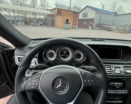 Черный Мерседес Е-Класс, объемом двигателя 2.2 л и пробегом 203 тыс. км за 19000 $, фото 9 на Automoto.ua