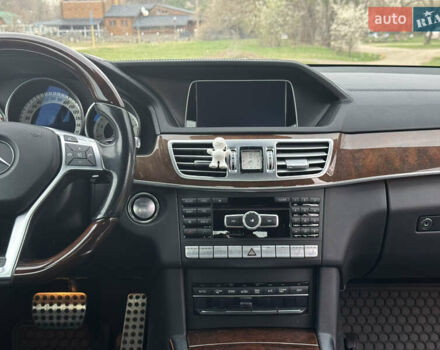 Черный Мерседес Е-Класс, объемом двигателя 3 л и пробегом 124 тыс. км за 22000 $, фото 15 на Automoto.ua