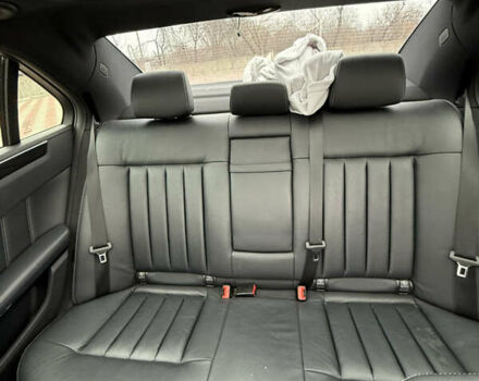 Черный Мерседес Е-Класс, объемом двигателя 2.2 л и пробегом 203 тыс. км за 19000 $, фото 8 на Automoto.ua