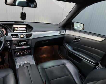 Черный Мерседес Е-Класс, объемом двигателя 2.1 л и пробегом 289 тыс. км за 17500 $, фото 11 на Automoto.ua