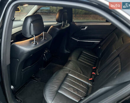 Черный Мерседес Е-Класс, объемом двигателя 2.2 л и пробегом 250 тыс. км за 11999 $, фото 4 на Automoto.ua