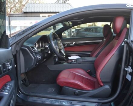 Черный Мерседес Е-Класс, объемом двигателя 0 л и пробегом 128 тыс. км за 17900 $, фото 12 на Automoto.ua