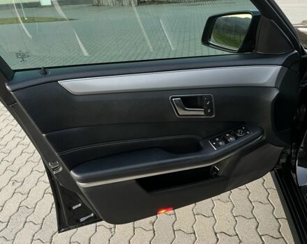 Черный Мерседес Е-Класс, объемом двигателя 2.1 л и пробегом 257 тыс. км за 19500 $, фото 9 на Automoto.ua