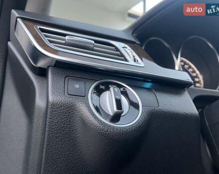 Черный Мерседес Е-Класс, объемом двигателя 2.14 л и пробегом 305 тыс. км за 14700 $, фото 15 на Automoto.ua