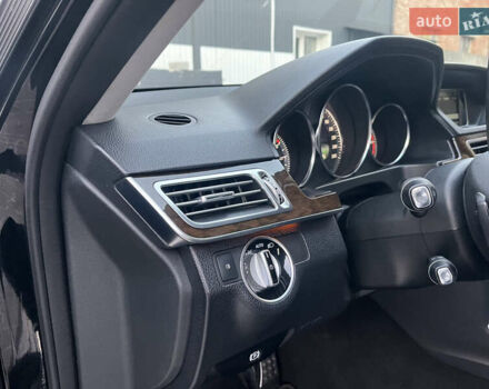 Черный Мерседес Е-Класс, объемом двигателя 2.14 л и пробегом 305 тыс. км за 14700 $, фото 11 на Automoto.ua