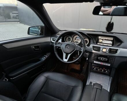 Черный Мерседес Е-Класс, объемом двигателя 2.1 л и пробегом 289 тыс. км за 17500 $, фото 10 на Automoto.ua