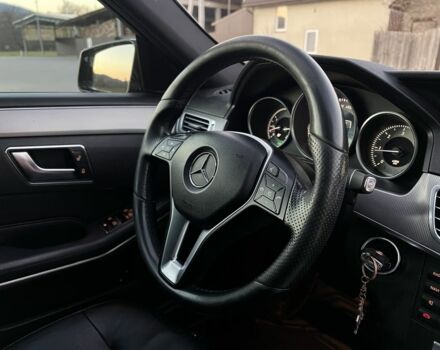 Черный Мерседес Е-Класс, объемом двигателя 2.1 л и пробегом 257 тыс. км за 19500 $, фото 17 на Automoto.ua