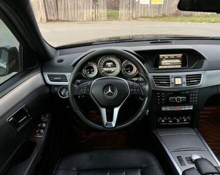 Черный Мерседес Е-Класс, объемом двигателя 2.1 л и пробегом 257 тыс. км за 19500 $, фото 14 на Automoto.ua