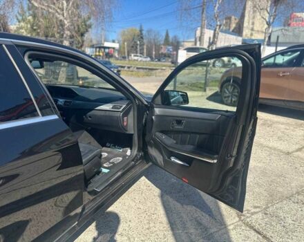 Черный Мерседес Е-Класс, объемом двигателя 2.2 л и пробегом 250 тыс. км за 18500 $, фото 20 на Automoto.ua