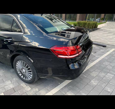 Черный Мерседес Е-Класс, объемом двигателя 2.14 л и пробегом 335 тыс. км за 17999 $, фото 6 на Automoto.ua