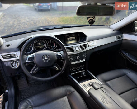 Черный Мерседес Е-Класс, объемом двигателя 2.2 л и пробегом 210 тыс. км за 15900 $, фото 11 на Automoto.ua