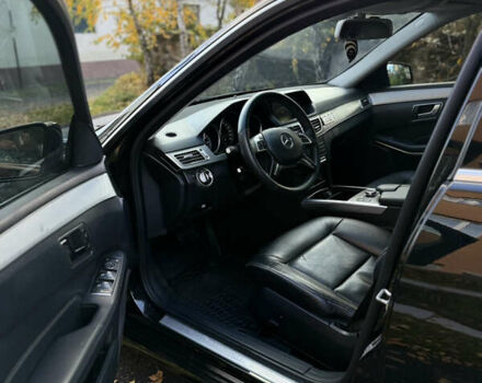 Черный Мерседес Е-Класс, объемом двигателя 2.2 л и пробегом 210 тыс. км за 15900 $, фото 10 на Automoto.ua