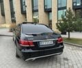 Черный Мерседес Е-Класс, объемом двигателя 2.1 л и пробегом 285 тыс. км за 20000 $, фото 5 на Automoto.ua