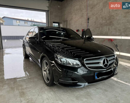 Чорний Мерседес Е-Клас, об'ємом двигуна 2.2 л та пробігом 225 тис. км за 18000 $, фото 1 на Automoto.ua
