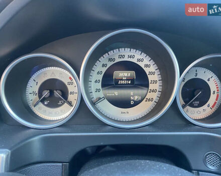 Мерседес Е-Класс 2015 в Воловце на Automoto.ua Черный Мерседес Е-Класс, объемом двигателя 2.2 л и пробегом 230 тыс. км за 22500 $, фото 15 на Automoto.ua