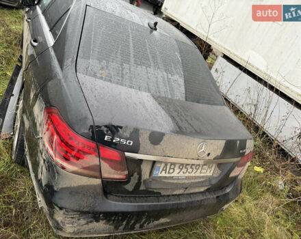 Черный Мерседес Е-Класс, объемом двигателя 2.14 л и пробегом 140 тыс. км за 11000 $, фото 4 на Automoto.ua