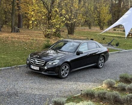 Чорний Мерседес Е-Клас, об'ємом двигуна 2 л та пробігом 300 тис. км за 12800 $, фото 1 на Automoto.ua