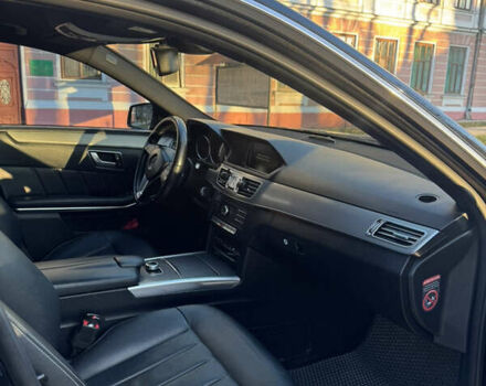 Черный Мерседес Е-Класс, объемом двигателя 2.14 л и пробегом 267 тыс. км за 17000 $, фото 13 на Automoto.ua