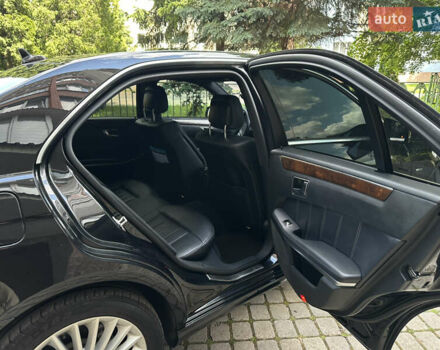 Черный Мерседес Е-Класс, объемом двигателя 2.1 л и пробегом 277 тыс. км за 19000 $, фото 13 на Automoto.ua