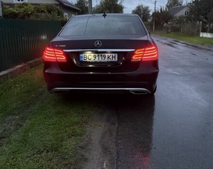 Чорний Мерседес Е-Клас, об'ємом двигуна 2 л та пробігом 300 тис. км за 12800 $, фото 4 на Automoto.ua