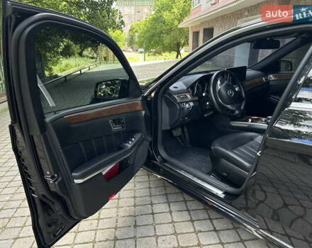 Черный Мерседес Е-Класс, объемом двигателя 2.1 л и пробегом 277 тыс. км за 19000 $, фото 15 на Automoto.ua