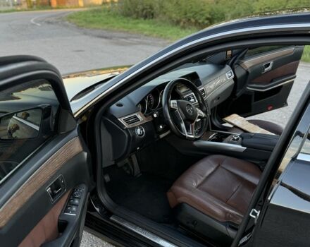 Чорний Мерседес Е-Клас, об'ємом двигуна 2 л та пробігом 300 тис. км за 12800 $, фото 2 на Automoto.ua