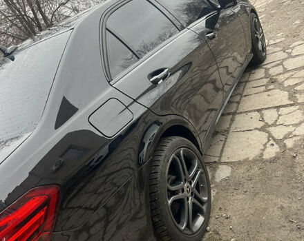 Черный Мерседес Е-Класс, объемом двигателя 2.2 л и пробегом 260 тыс. км за 20000 $, фото 2 на Automoto.ua