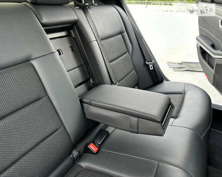 Чорний Мерседес Е-Клас, об'ємом двигуна 2.2 л та пробігом 356 тис. км за 17500 $, фото 56 на Automoto.ua