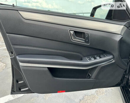 Чорний Мерседес Е-Клас, об'ємом двигуна 2.2 л та пробігом 356 тис. км за 17500 $, фото 29 на Automoto.ua