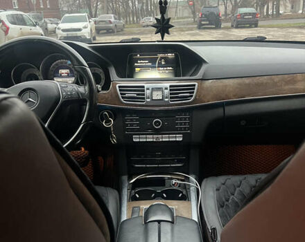 Черный Мерседес Е-Класс, объемом двигателя 2.2 л и пробегом 260 тыс. км за 20000 $, фото 12 на Automoto.ua